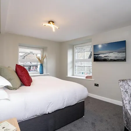 2 Bedroom 2 Bathroom By Letmestay Ambleside