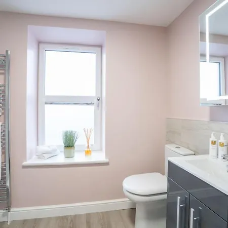 2 Bedroom 2 Bathroom By Letmestay Ambleside